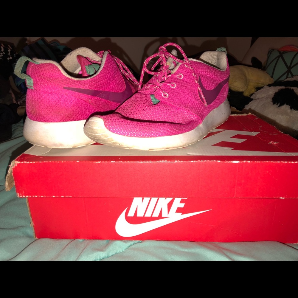 Nike roshe shoes